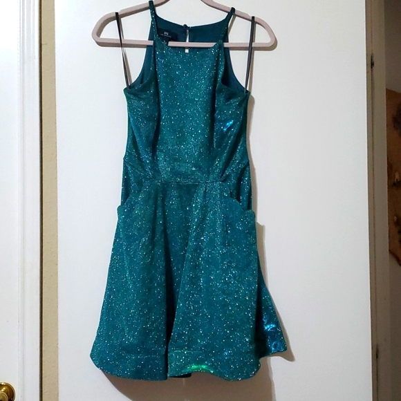 IN SAN FRANCISCO JUNIOR DRESS - Picture 1 of 4